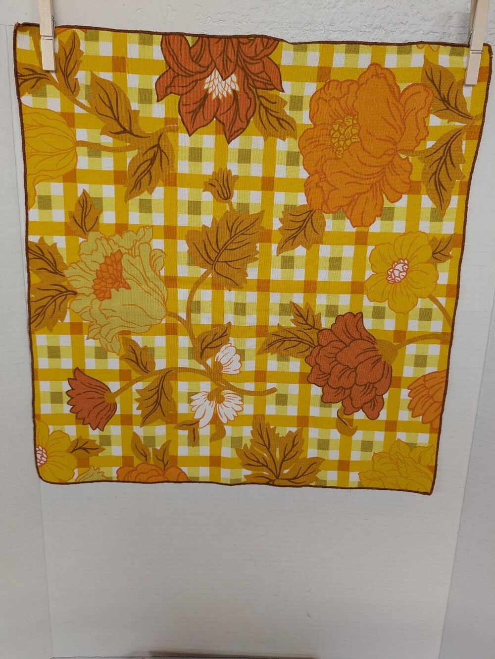 Vintage Napkins Fabric Retro Orange Floral Fabric Napkins - Pack of 4 - Picture 2 of 2